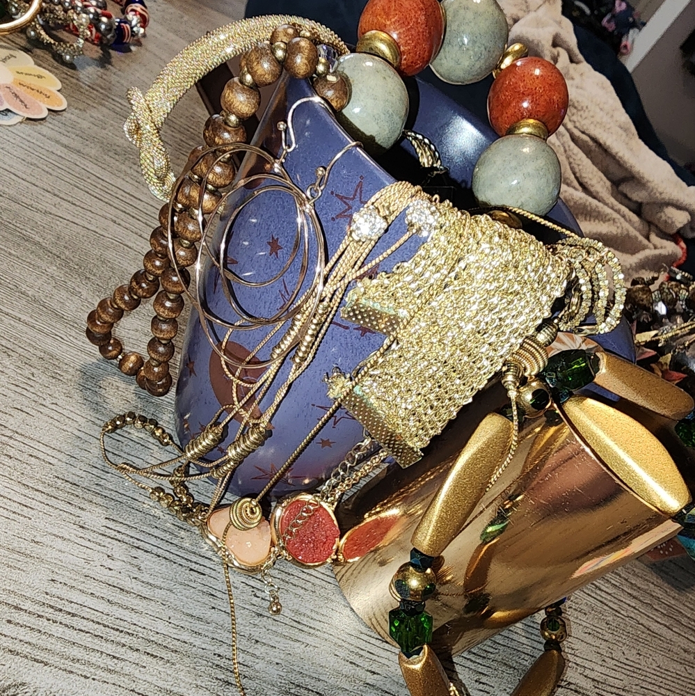 Gold And Brown Jewlery Mug!